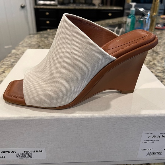 FRAME Le Naomi Mule. Size 3.8. - Picture 3 of 6